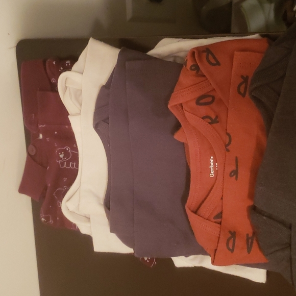 0 - 3 Month Long Sleeve Onsies - Picture 2 of 6